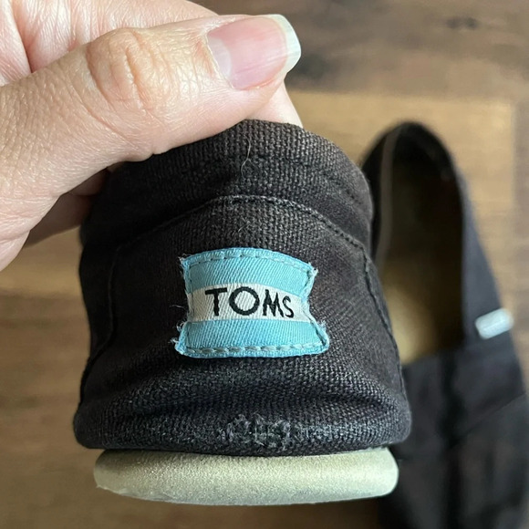 FREE Toms Black Shoes - Picture 9 of 9
